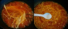 Khi tỏi chuyển vàng thì cho cà chua vào xào ở lửa lớn. Khi cà chua mềm dần thì cho 1 tô nước vào. Hỗn hợp sôi thì cho vắt mì vào, nêm nếm gia vị.