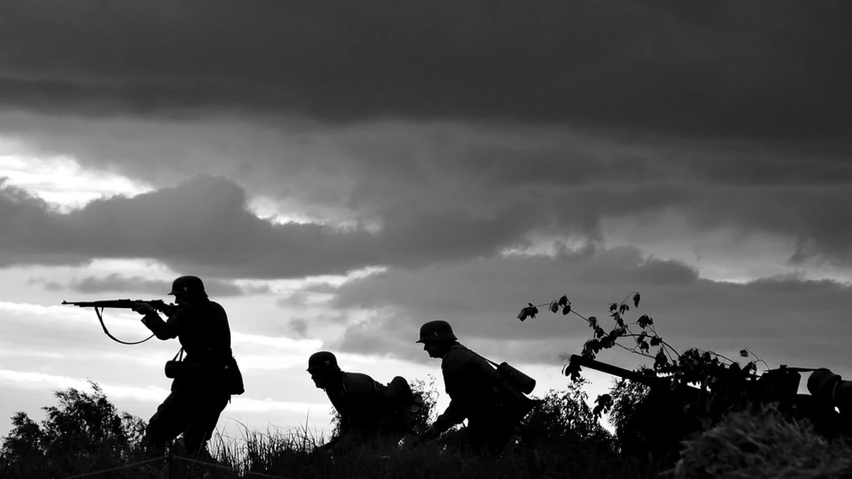 웹툰과 드라마에서 자주 쓰이는 갈등 구조 유형 비교