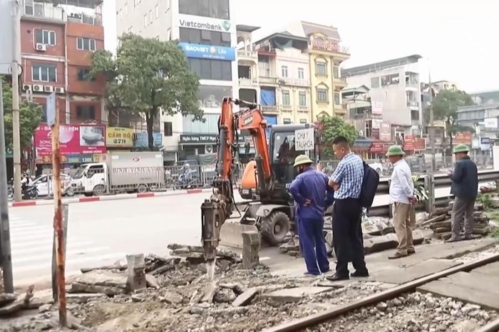 Hà Nội xóa bỏ thêm 6 lối đi tự mở qua đường sắt - Đài Phát thanh và truyền hình Hà Nội