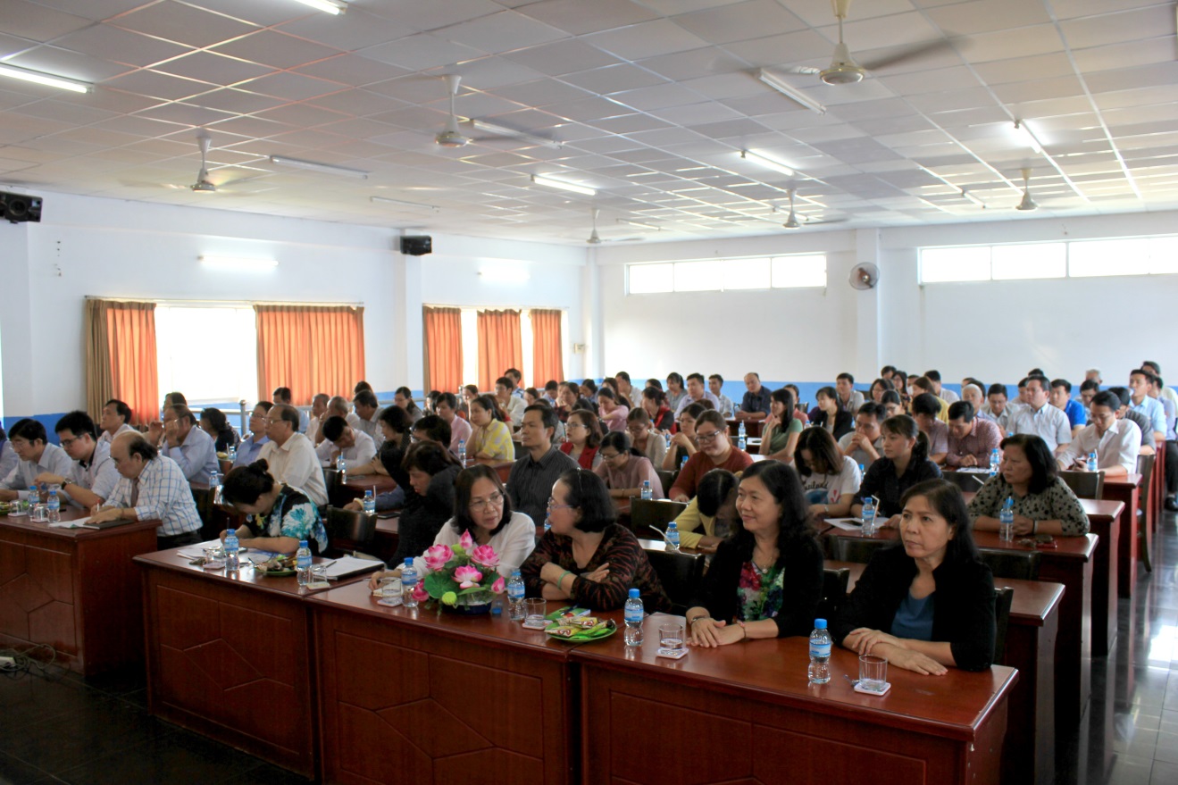 Đông đảo CB-GV-NV tham dự buổi họp mặt tổng kết