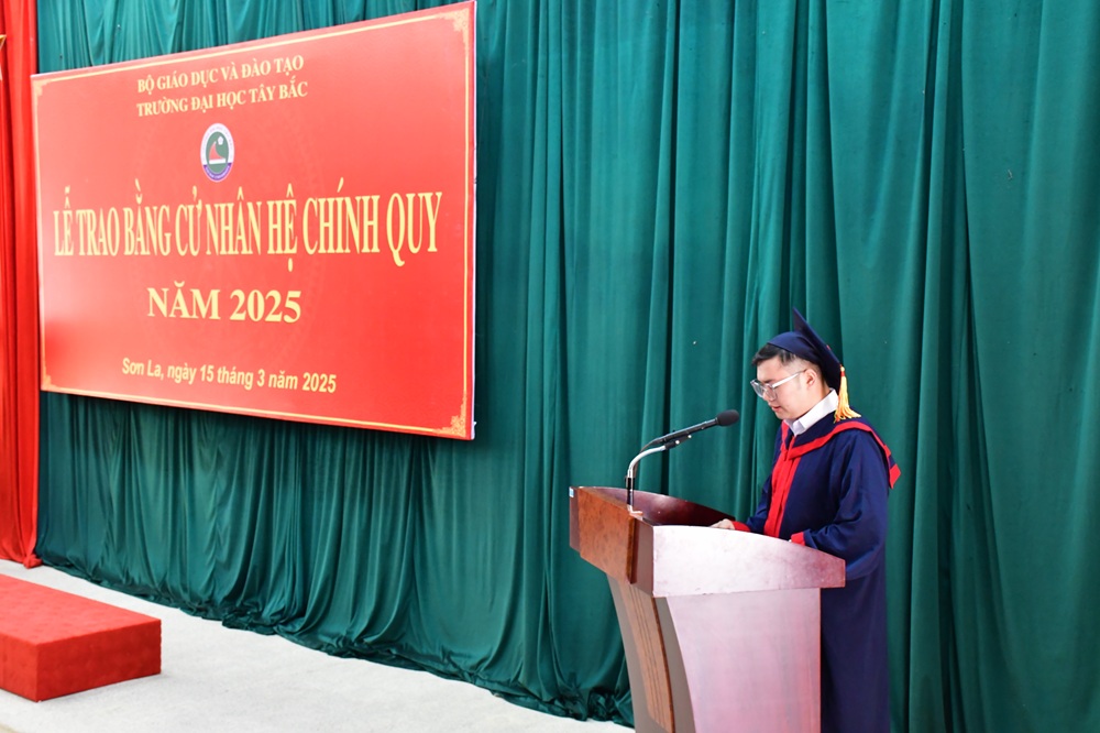 Lễ trao bằng Cử nhân hệ Chính quy đợt 1 năm 2025 tại Trường Đại học Tây Bắc