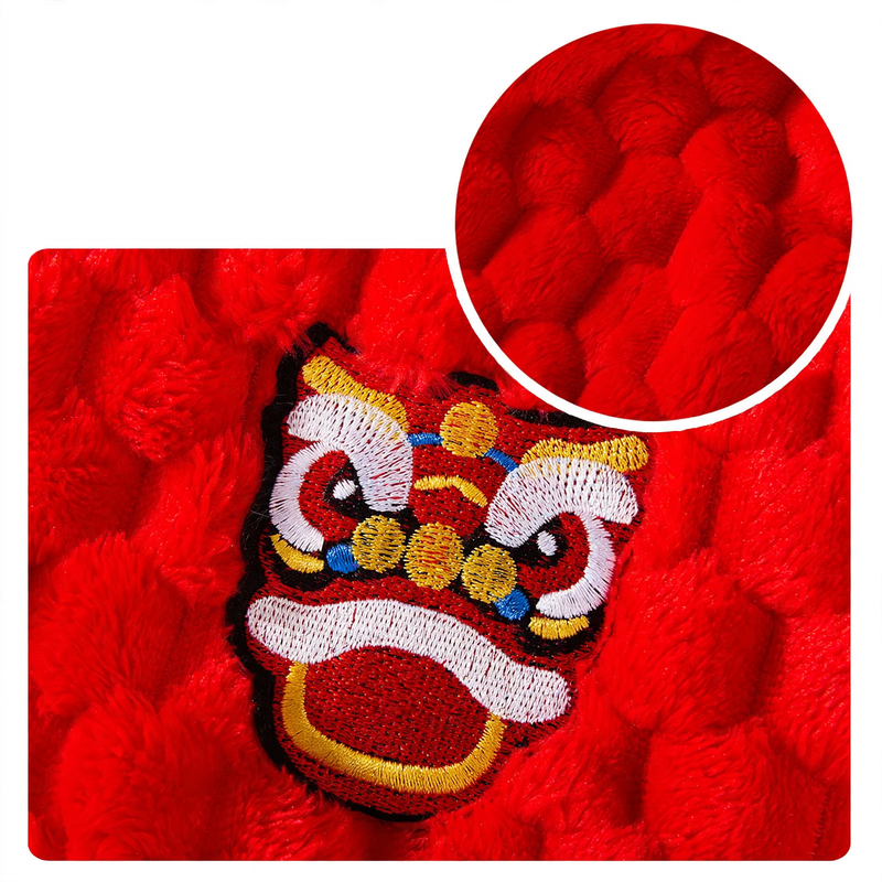 Festlicher Fleece-Hundemantel mit Löwenmotiv