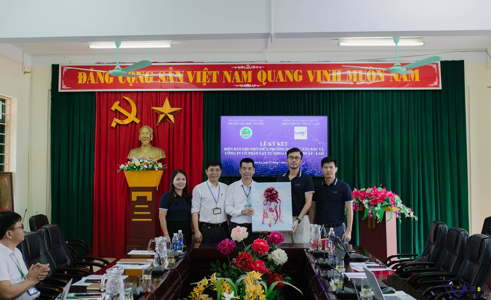 Lễ ký kết biên bản ghi nhớ, seminar về kỹ thuật - công nghệ giữa Trường Đại học Tây Bắc và Công ty Cổ phần vật tư Khoa học Kỹ thuật - Lasi