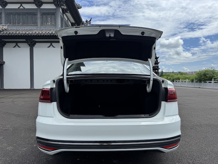 VOLKSWAGEN BORA
