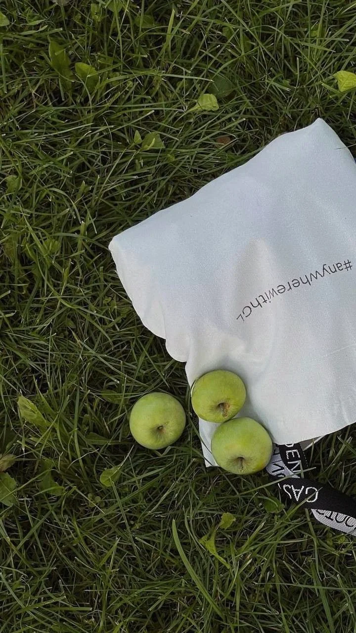 Green Apples and White Bag - Outdoor Still Life iPhone Wallpaper (720x1280)