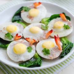 Vị thơm béo của trứng, ngọt đậm của thịt và tôm ngon lắm!Lại có cả rau cải giúp món ăn thêm phần thanh mát! Món này ăn cùng cơm hợp lắm nha!