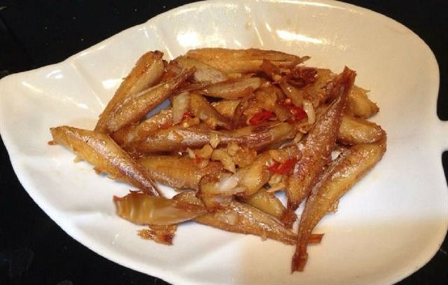 Cá Đùi Gà 1 Nắng Rim Tỏi Ớt