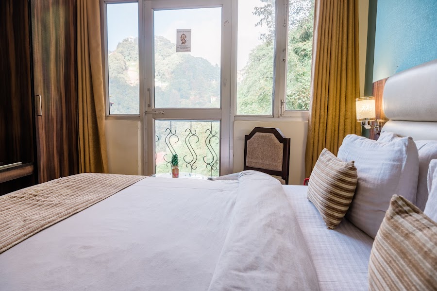 Deluxe With Balcony (Non-View) — Hotel Shiva Continental Mussoorie, photo 1