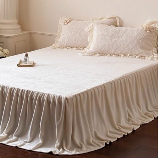 Luxury Bedding 4-piece with Lace Pattern, Winter