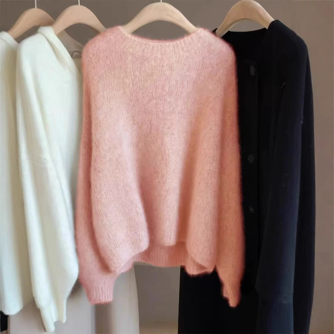 Women's cashmere sweater, short and loose