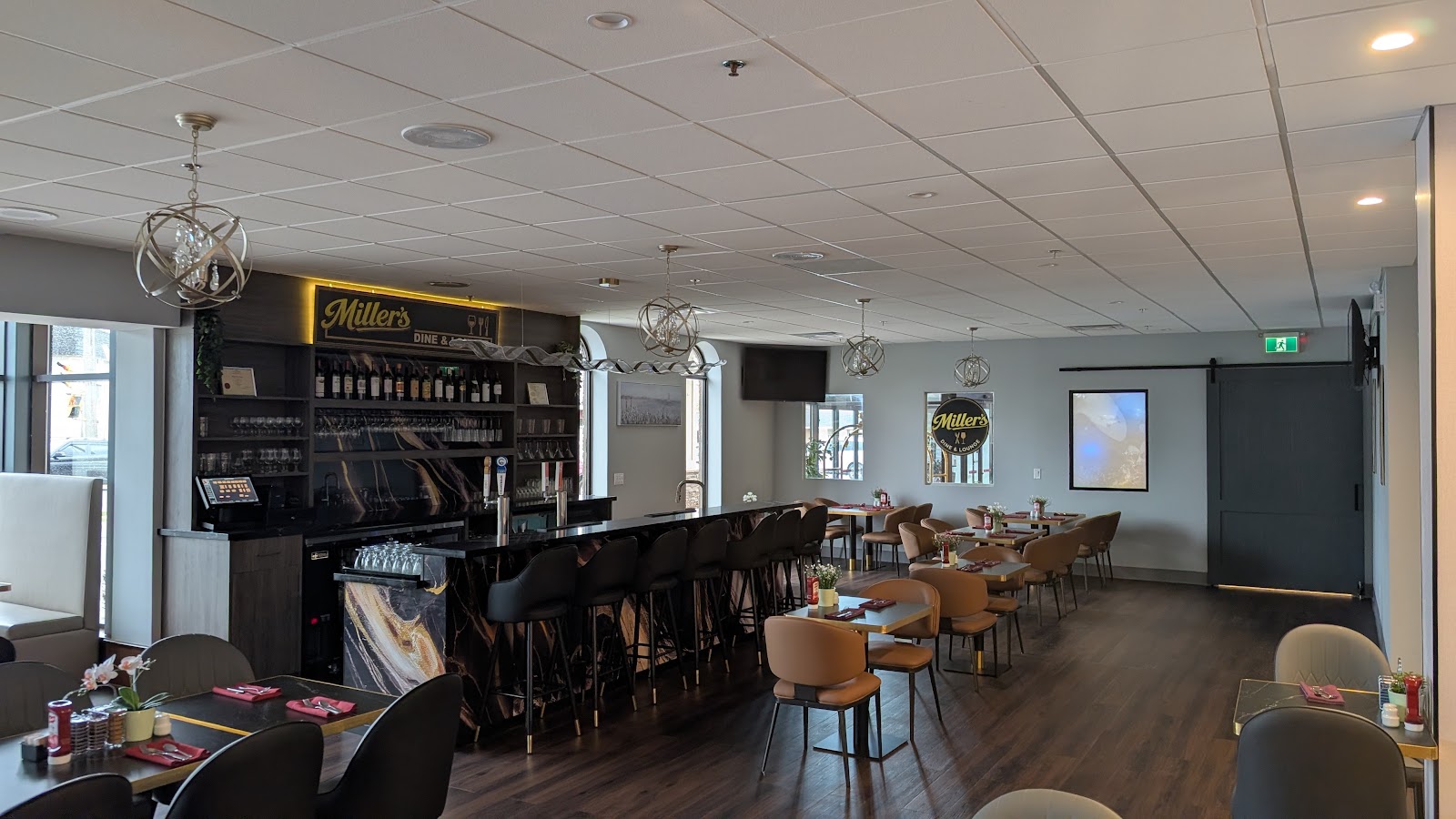 Restaurant dining room