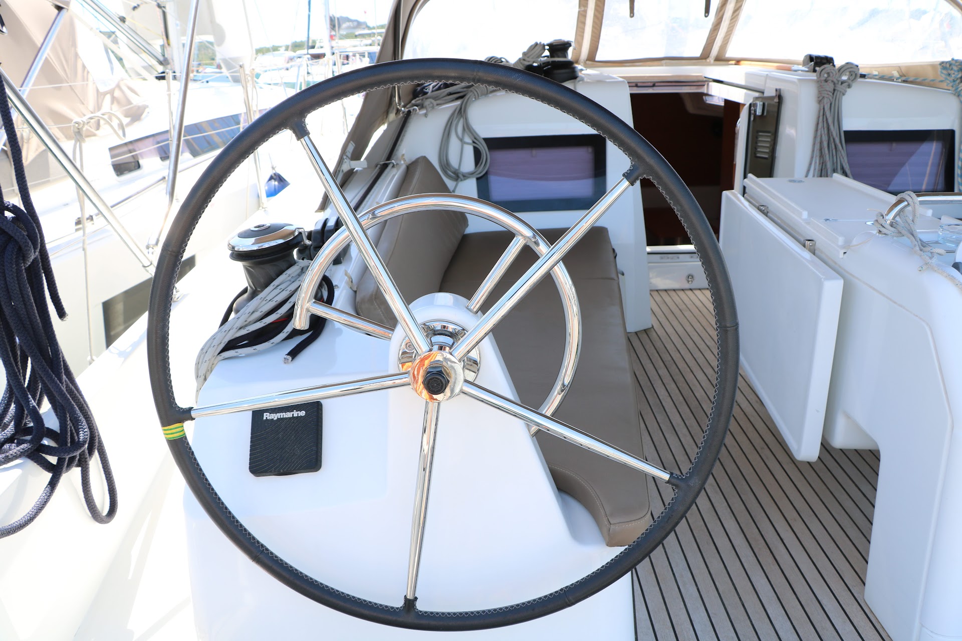 Evelyne, Jeanneau Sun Odyssey 410, photo 4