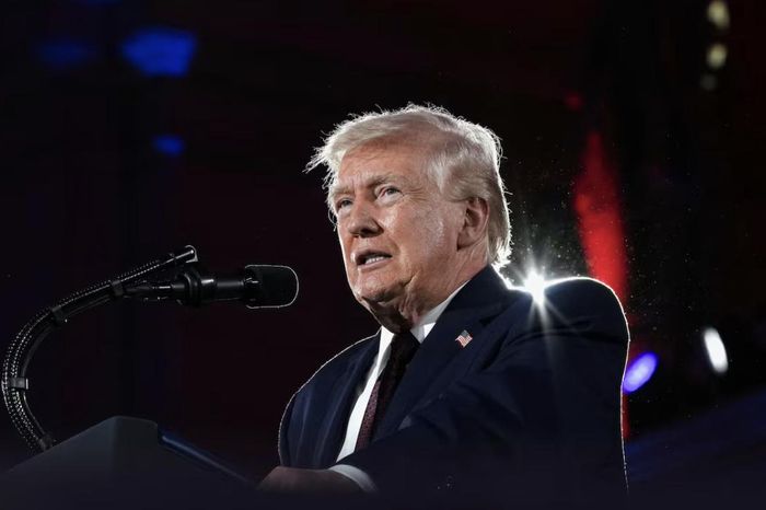 Tổng thống Mỹ gọi eo biển Hormuz là 'eo biển Trump' - Báo VTC News