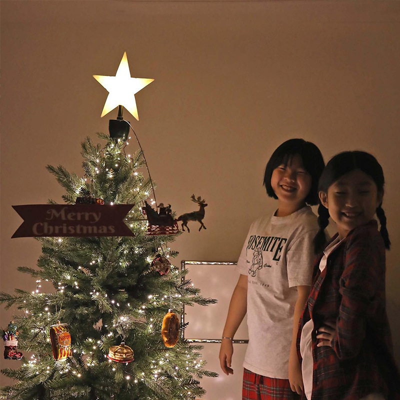 Illuminated and rotating Christmas tree star