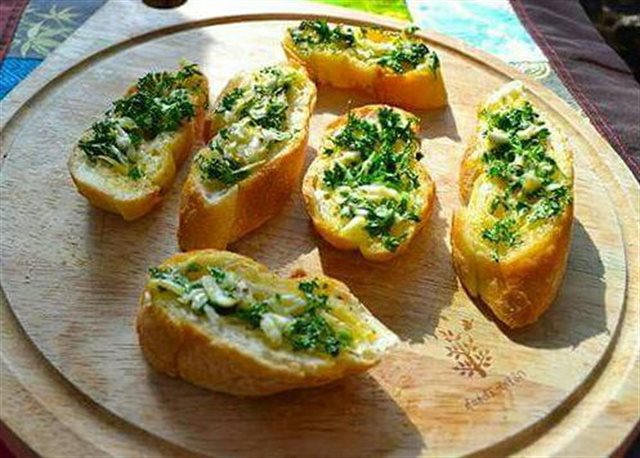 Bánh Mì Tỏi Bơ