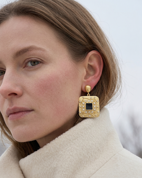 Earrings piece image