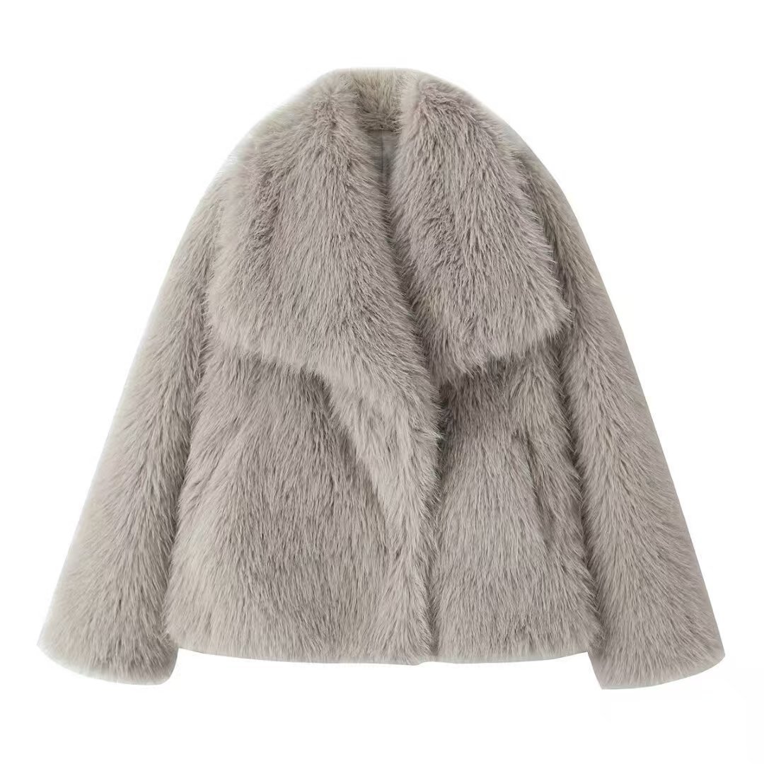Fashionable coat with a large faux fur collar