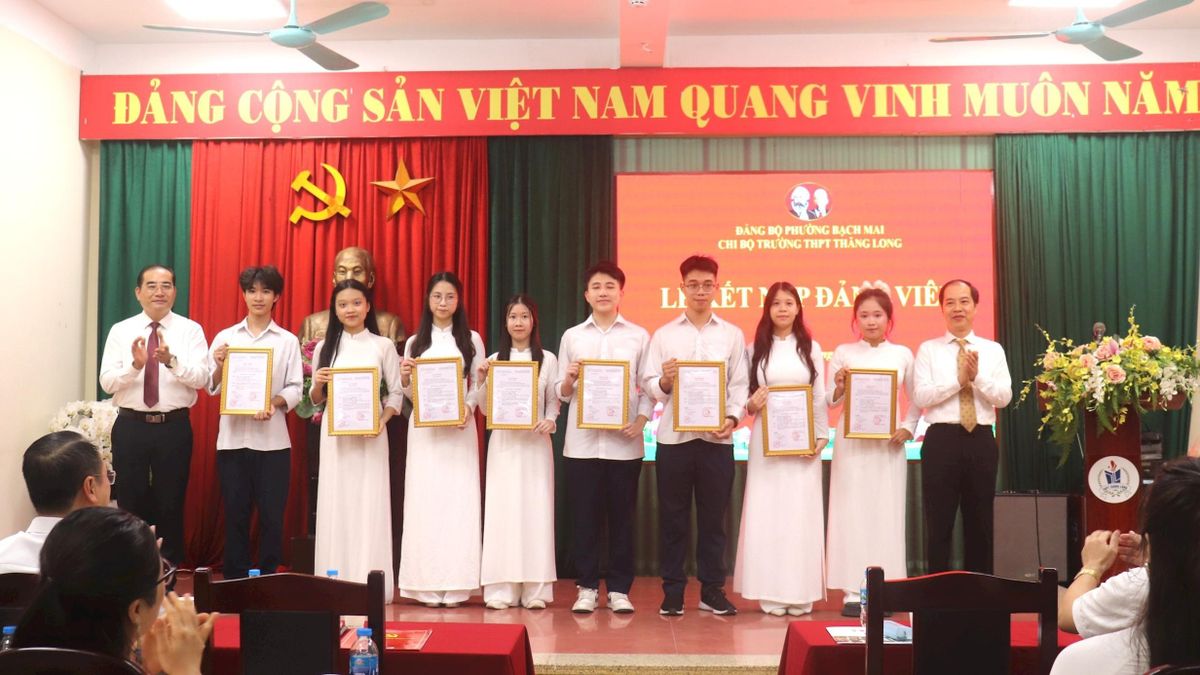 Phát triển đảng viên trẻ trong nhà trường - Đài Phát thanh và truyền hình Hà Nội