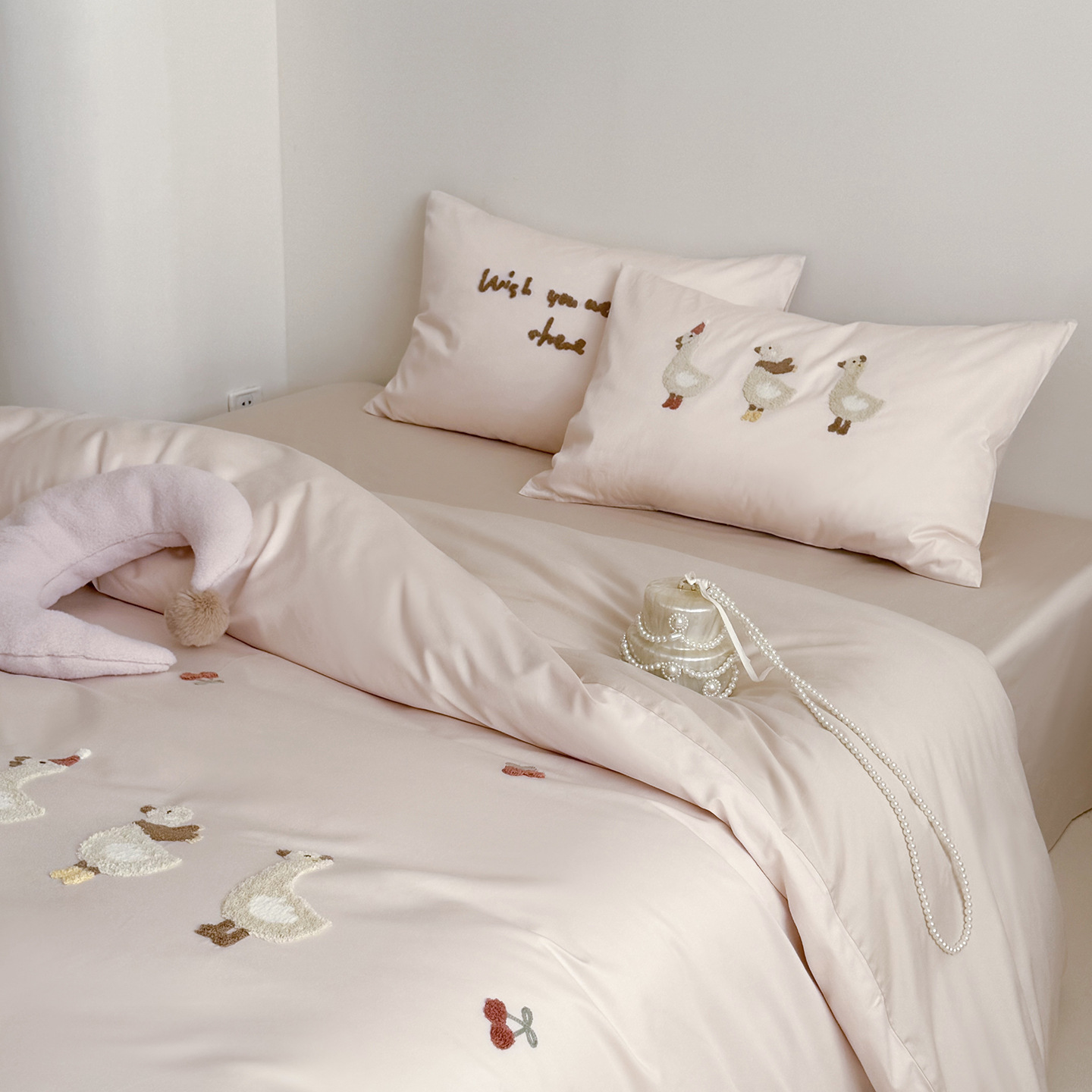 Cartoon bedding made from long-staple cotton