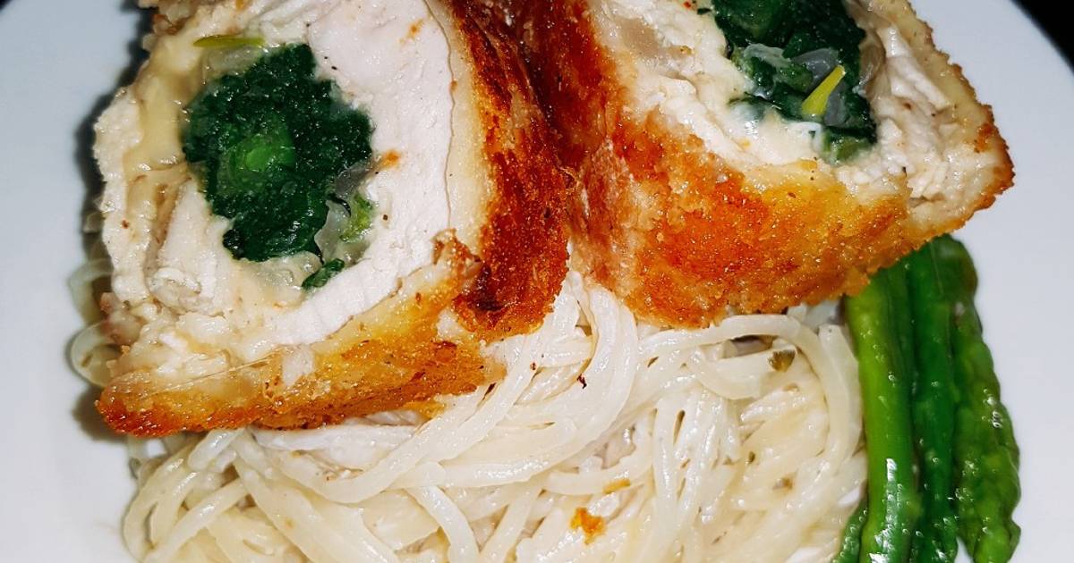 Mì ăn kèm gà cuộn cải ngồng phô mai