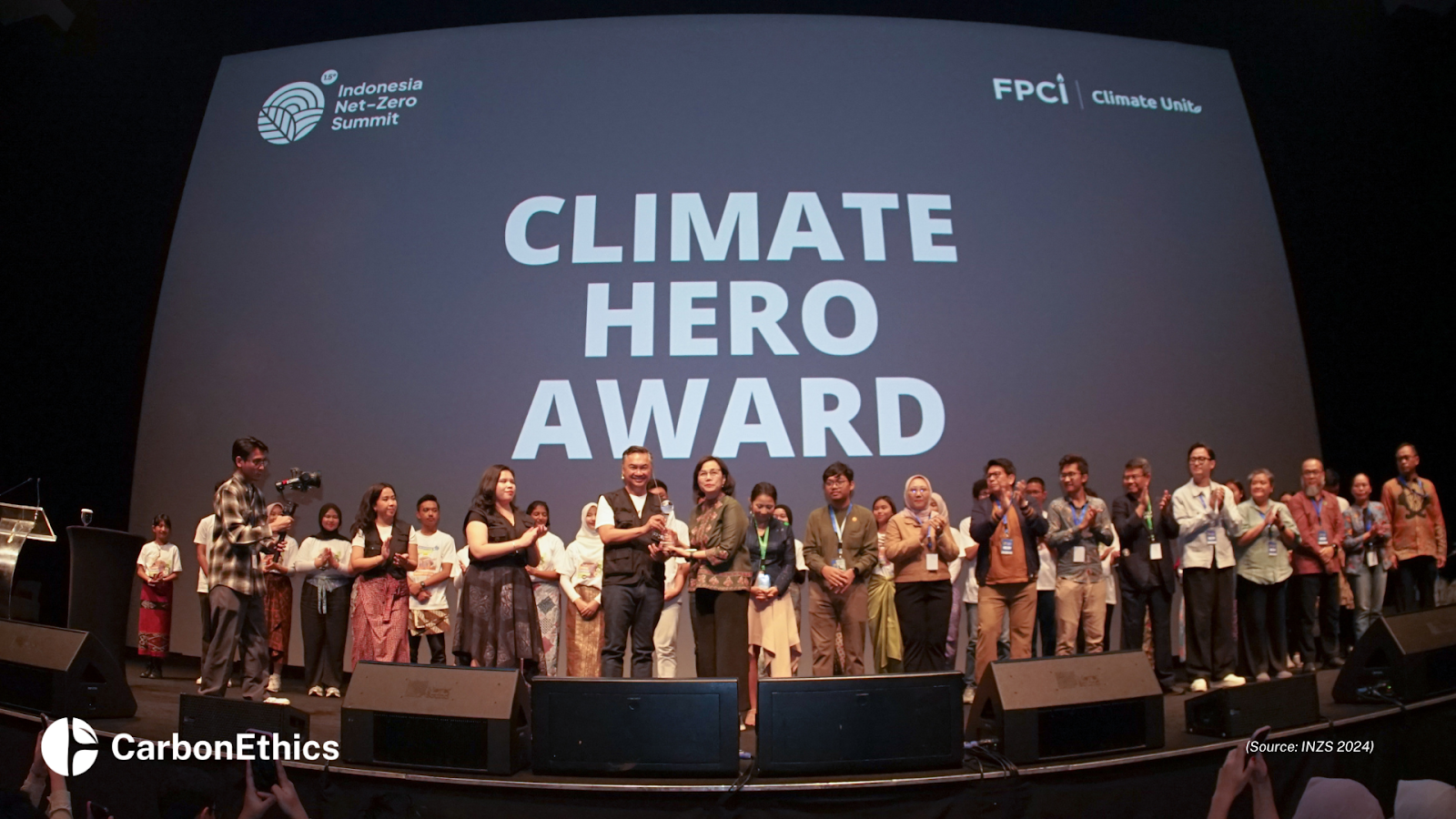 The "climate hero" award to the Minister of Finance was in recognition of her outstanding contributions in efforts to combat climate change from an economic impact perspective.