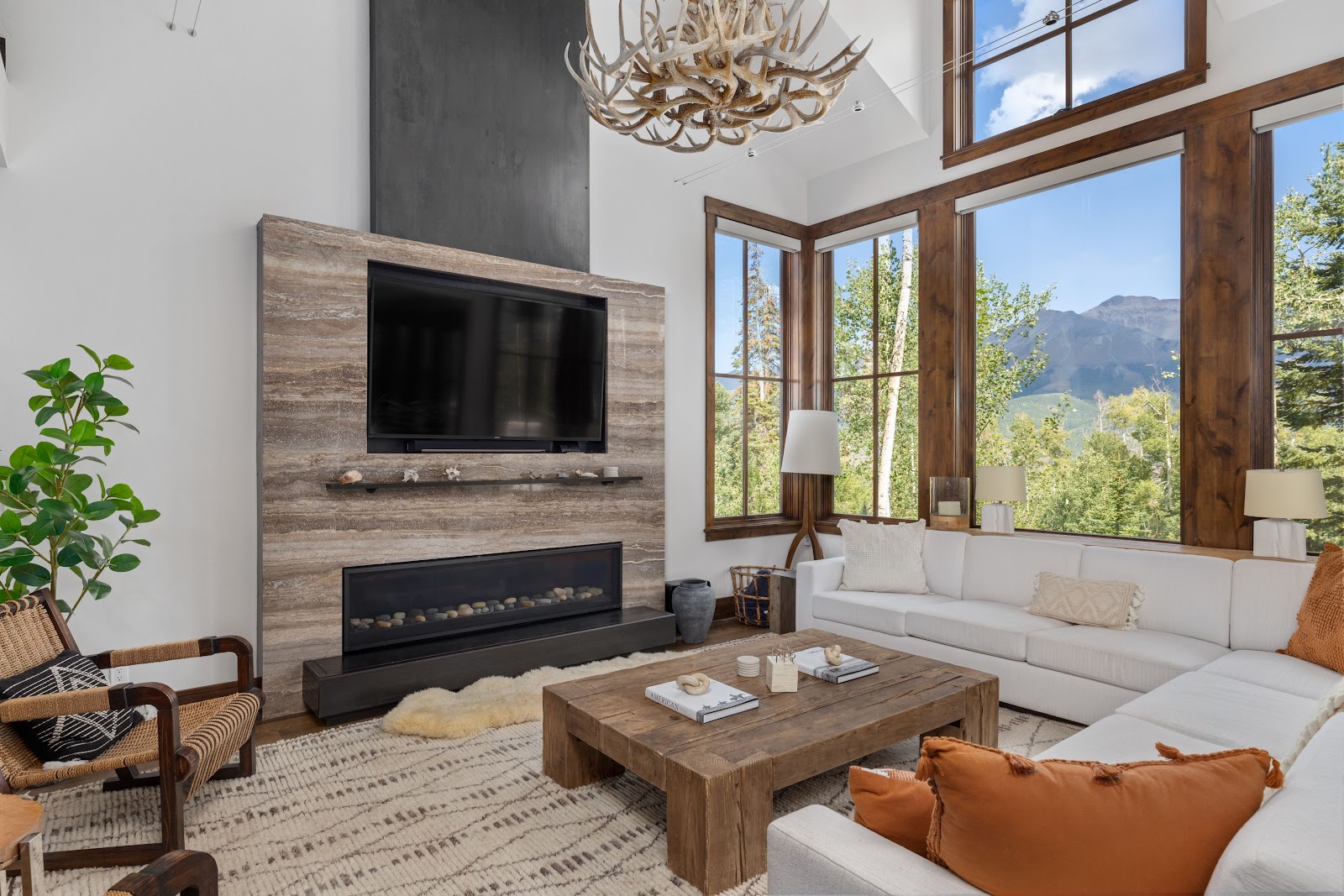 Mountain Village, Colorado, USA — 4-Bed Villa Ski-in/Ski-out 3