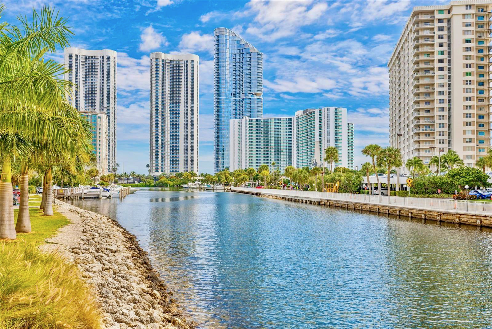 Marina propia con espacios para botes