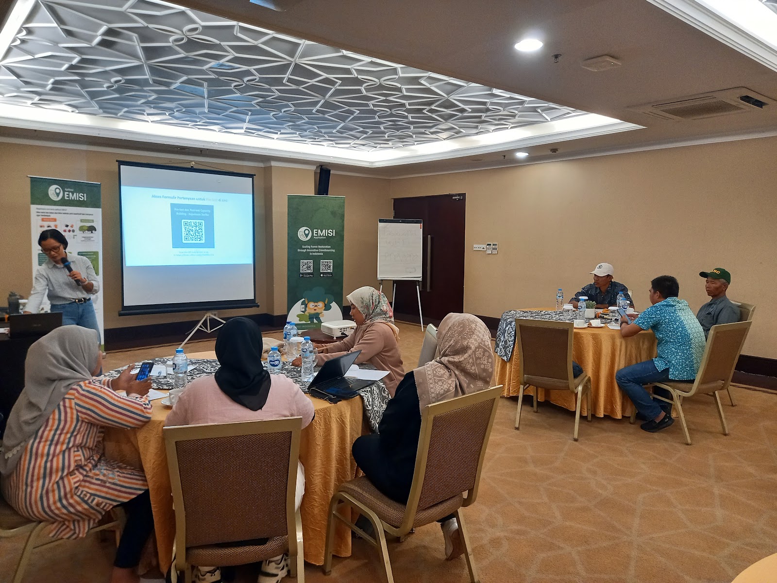 CarbonEthics, Traveloka, and WRI collaborated in a farmers training program on Kepulauan Seribu as a form of tangible commitment for coastal communities.