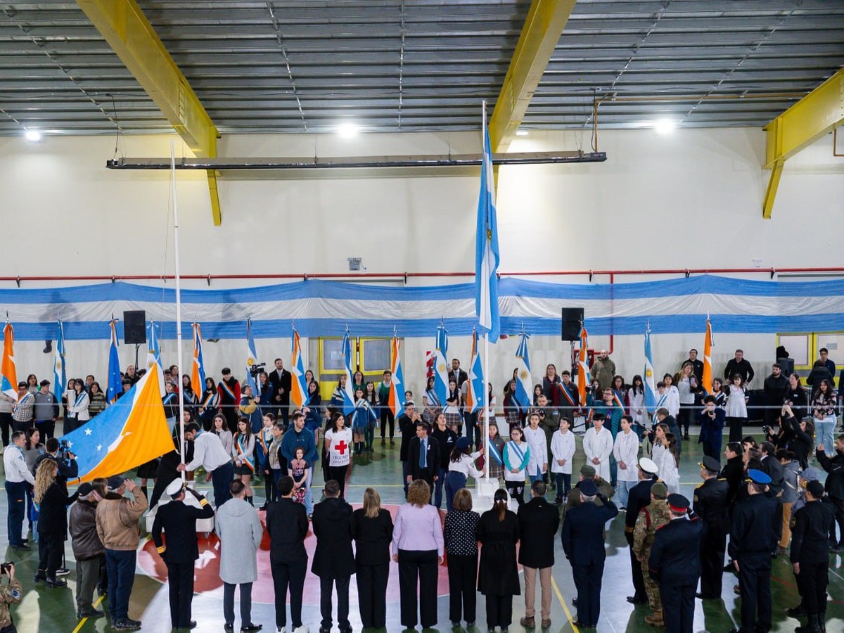 Se llevó a cabo en ushuaia el acto central por el 210° aniversario de la declaración de la independencia argentina