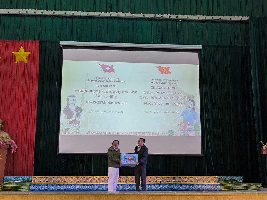 Trường Đại học Tây Bắc tổ chức chào mừng Kỷ niệm 48 năm Ngày Quốc khánh Nước CHDCND Lào (02/12/1975 - 02/12/2023) cho lưu học sinh lào đang học tập tại Trường