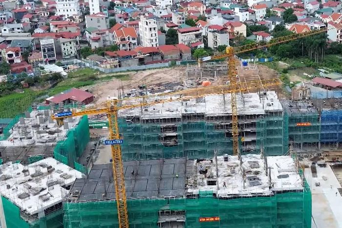 Bộ Xây dựng yêu cầu tăng tốc hoàn thành mục tiêu NƠXH trong năm 2026 - Đài Phát thanh và truyền hình Hà Nội