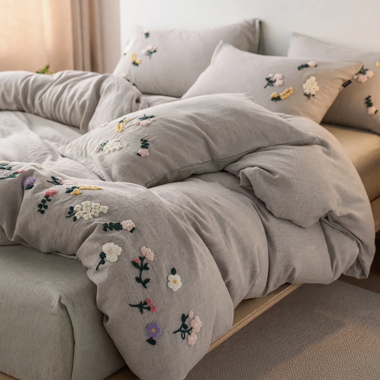 Tencel-Cotton Bedding with Floral Embroidery