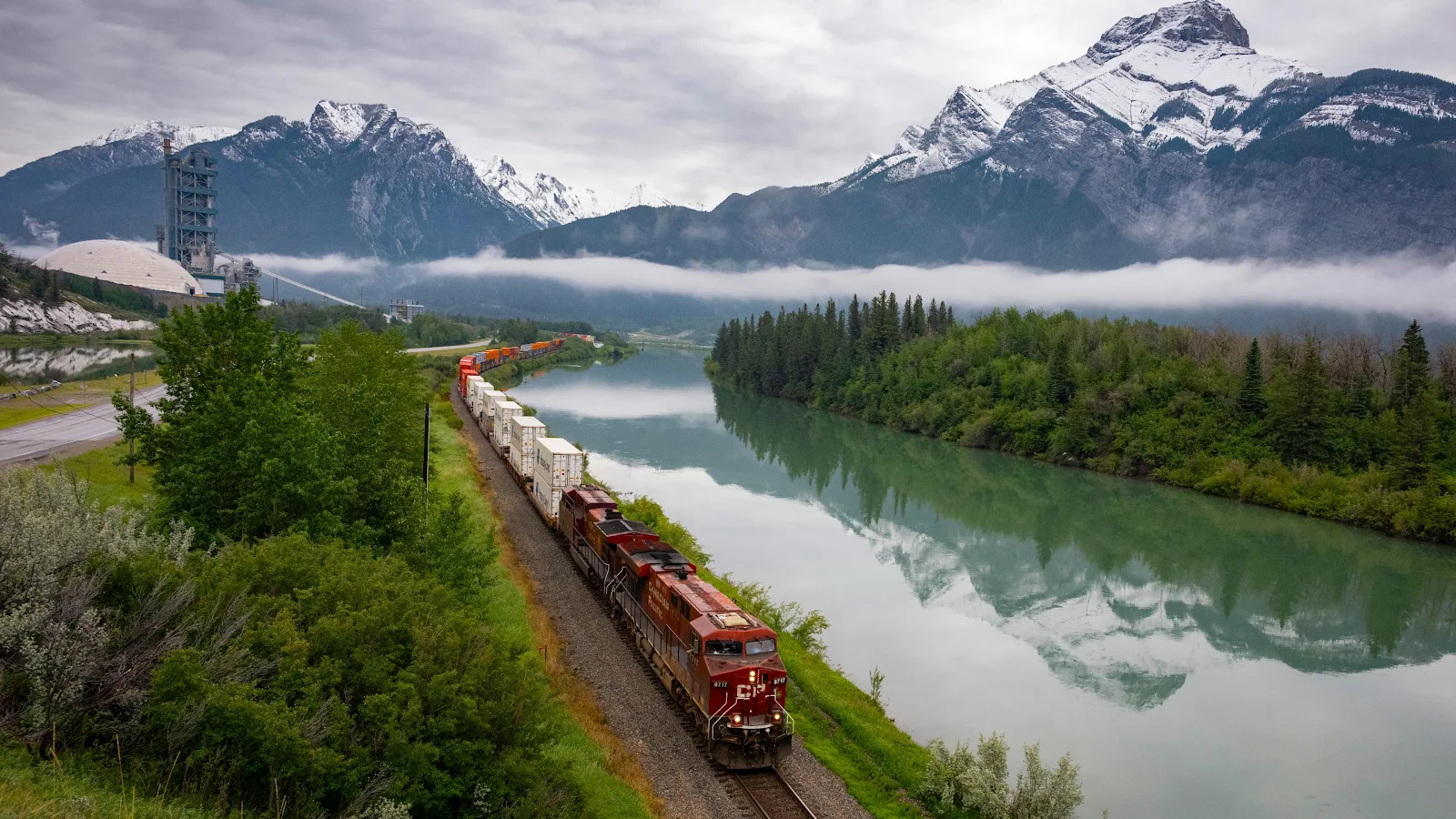 Canadian Pacific Cargo Train - Landscape Photography 4K Wallpaper (3840x2160)