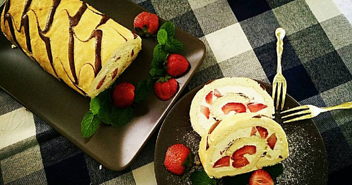 Bánh cuộn dâu tây
