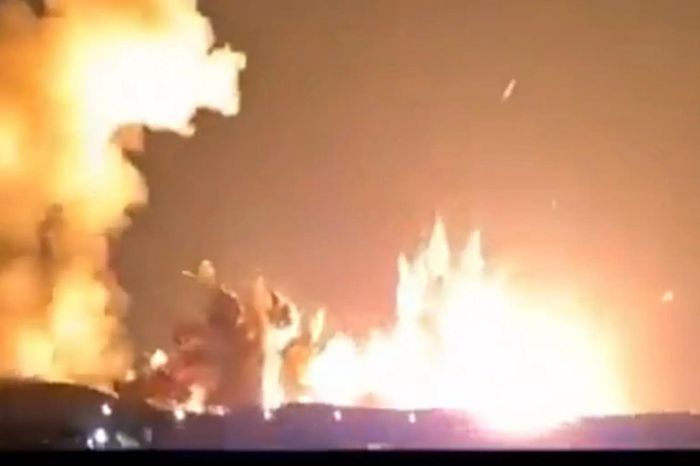 Ông Trump đăng video khu dự trữ uranium của Iran 'hóa biển lửa' trong đêm - Báo VTC News