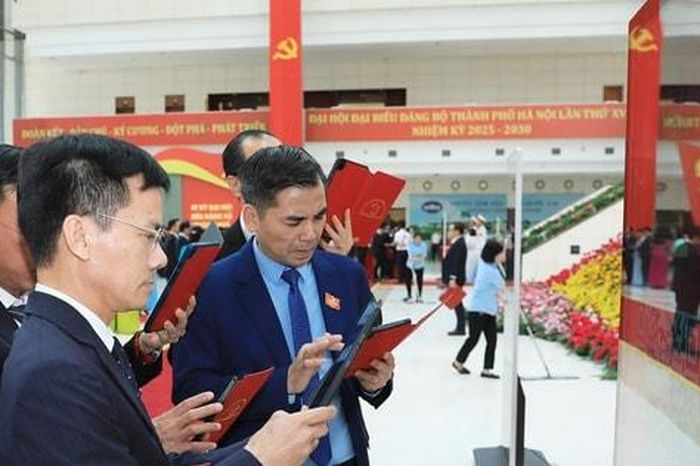 Tiên phong chuyển đổi số, hình thành 'Đảng bộ số - đảng viên số' - Báo Hà Nội Mới