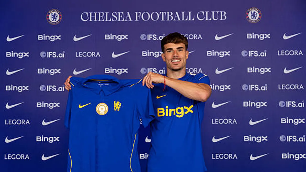 Pep Chavarría saat masih berseragam Rayo Vallecano sebelum pindah ke Chelsea.