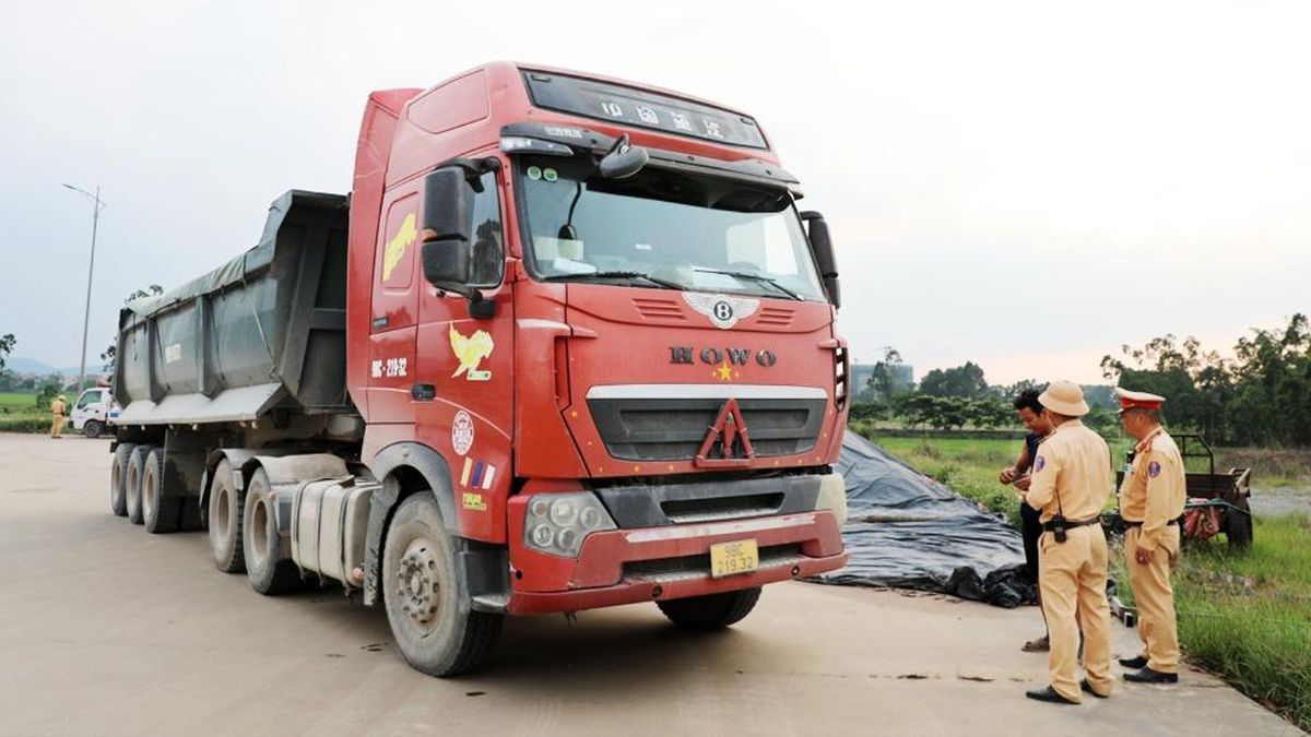 Ngăn chặn vi phạm hoạt động xe tải trọng lớn - Đài Phát thanh và truyền hình Hà Nội
