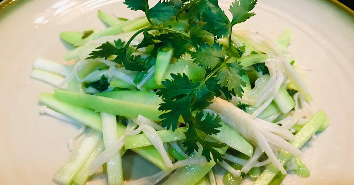 Bầu xào nấm kim châm