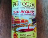 Chọn mãi mới được chai nước mắm mà thành phần chỉ có cá cơm tươi và muối biển, không thêm phụ gia gì khác. Nước mắm như vậy sẽ tốt hơn cho sức khoẻ đó ạ. Lên mâm thôi!