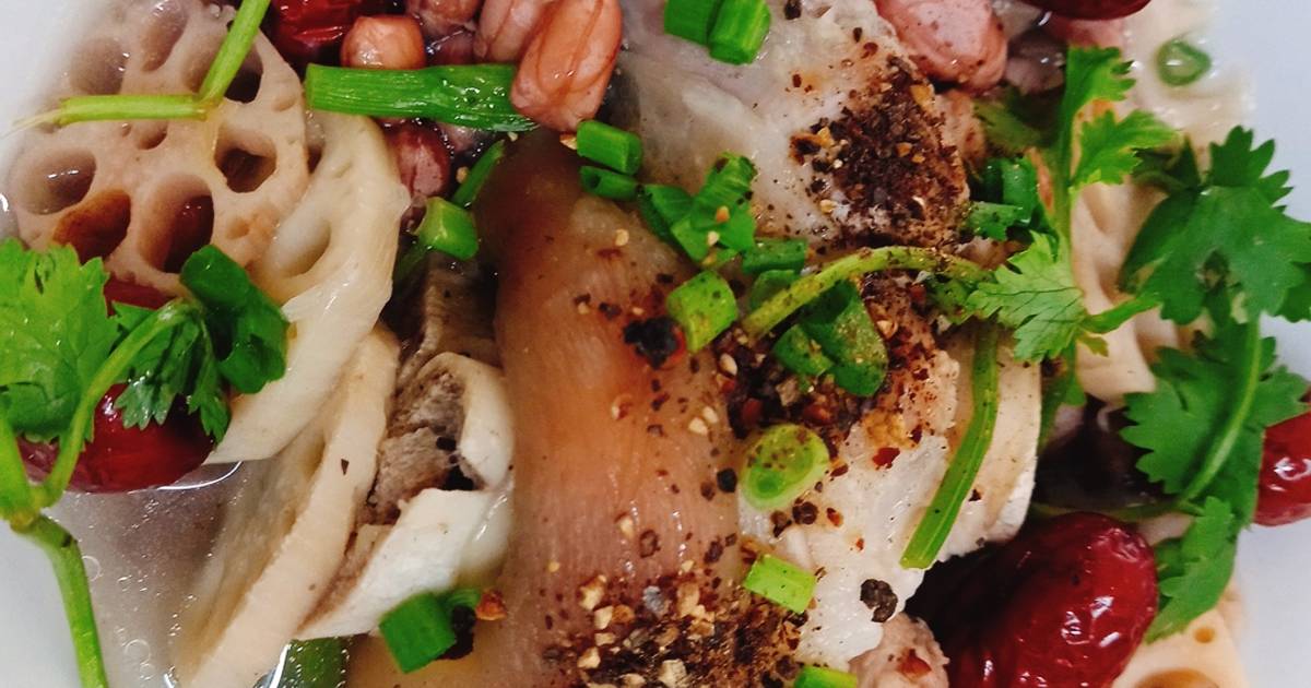 Chân giò hầm củ sen