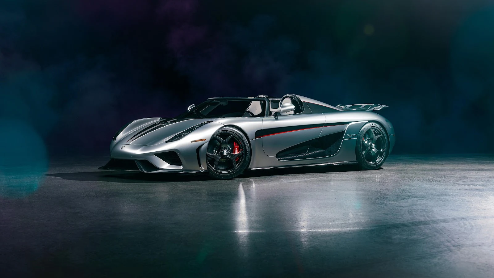 Silver Koenigsegg Hypercar in Studio - Automotive Photography 5K Wallpaper (5120x2880)
