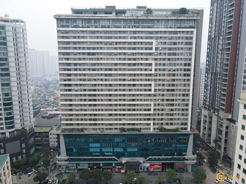 <p>Chung cư Star City là tổ hợp căn hộ cao cấp, khu văn phòng và thương mại - dịch vụ được thiết kế bởi những đơn vị uy tín bậc nhất tại Hà Nội. Với thiết kế hiện đại cùng hệ thống tiện ích đa dạng hứa hẹn sẽ mang đến cho cư dân một cuộc sống thoải mái và thư giãn nhất.</p>
<p>Star City Lê Văn Lương được chủ đầu tư xây dựng với tòa nhà cao 27 tầng và 3 tầng hầm trên diện tích khu đất rộng 3.724m2, mật độ xây dựng 60,2%. Tòa nhà được xây dựng sang trọng và đẳng cấp theo tiêu chuẩn của một khách sạn 4 sao.</p>
<ul>
<li>Tầng hầm: gồm 3 tầng hầm dành cho ô tô và xe máy có diện tích 16.072m2.</li>
<li>Khối đế 5 tầng: Khu văn phòng cho thuê và tổ hợp thương mại - dịch vụ với diện tích 2.162m2.</li>
<li>Tầng 6 - 27: Khu căn hộ cao cấp diện tích 41.357m2.</li>
</ul>