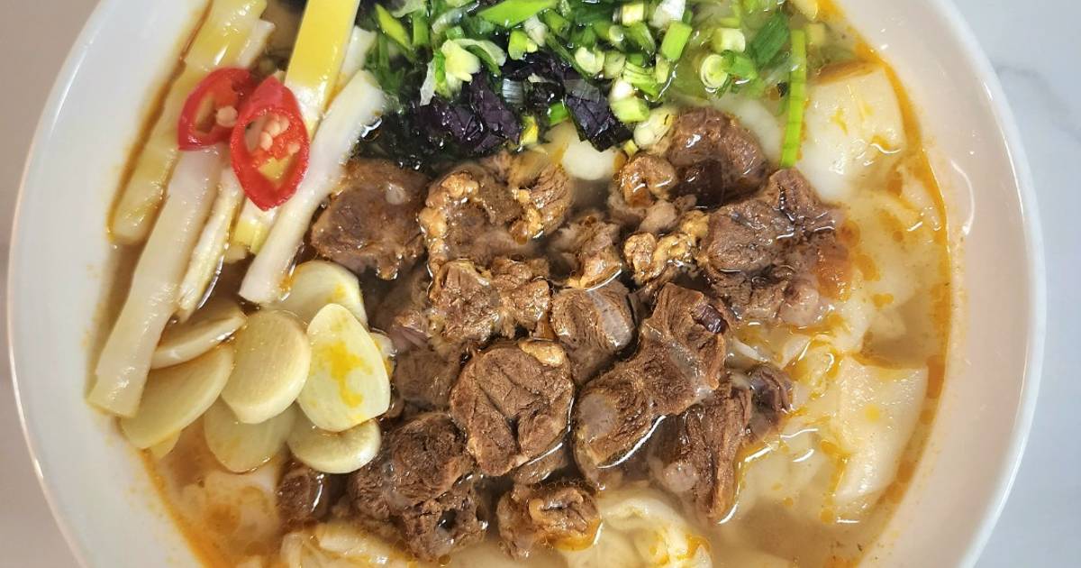 Bánh Mướt Sốt Vang