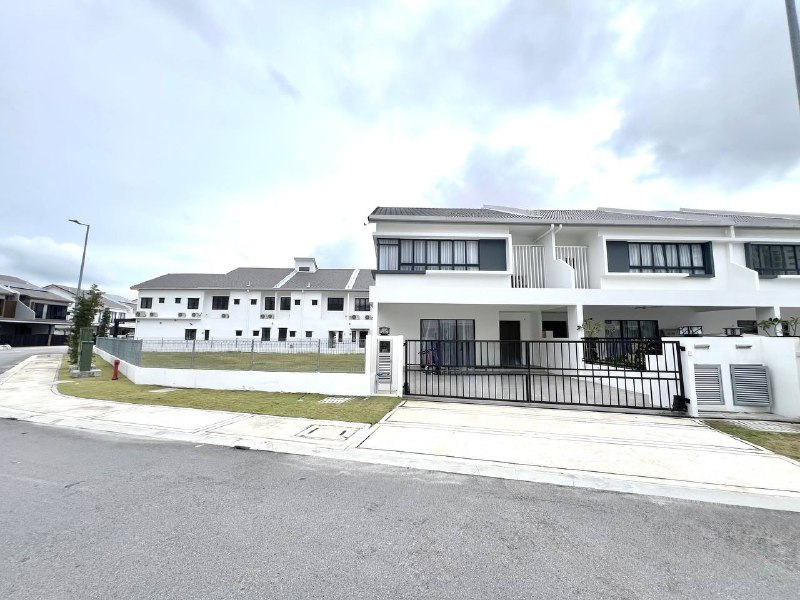 Corner Lot Double Storey Superlink Sejati Lakeside Phase 3 Cyberjaya — Sejati Lakeside Phase 3, Cyberjaya, Selangor