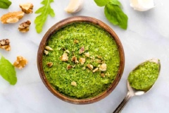 Vậy là xong rồi nè. Cho sốt ra lọ thủy tinh dùng dần nhé. Khi cần dùng cho các món Pasta hoặc salad, bạn chỉ cần lấy ra và trộn đều cùng với nui, mì Ý, rau củ, tiện lợi quá đúng không nào?