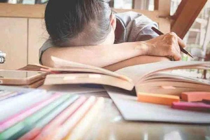 Cuộc đua vào lớp 10: khi áp lực vượt quá sức nặng của một kỳ thi - Báo Tri thức &amp; Cuộc sống