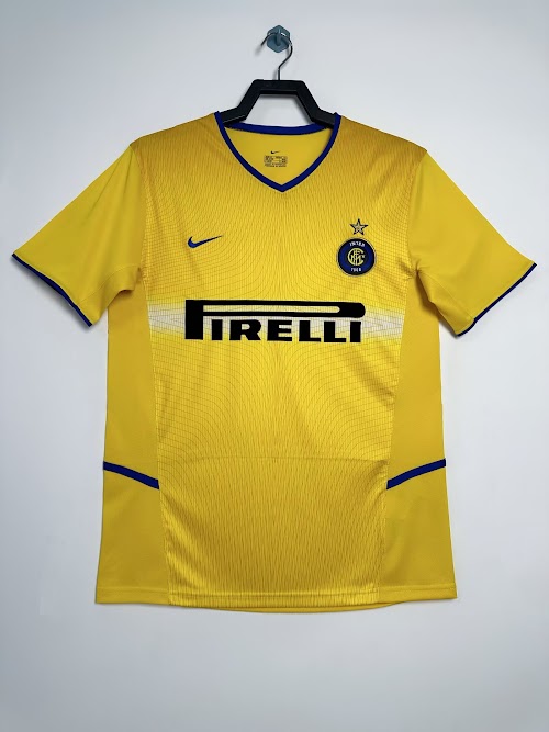 Tercera equipación del Inter de Milán 2002-03.jpeg