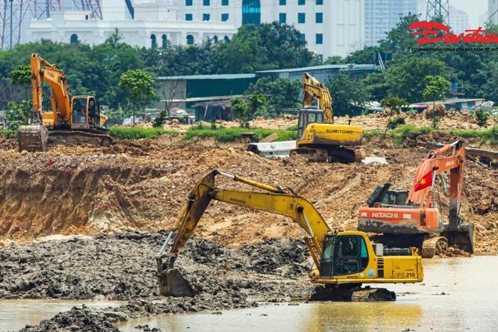 Tăng tốc thi công hồ điều hòa Phú Đô, chạy đua chống ngập trước mùa mưa - Báo Đại Đoàn Kết