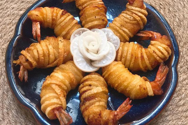 Tôm Cuộn Khoai Tây Chiên Giòn Tan
